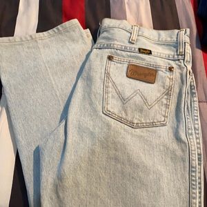 Men’s wrangler jeans.